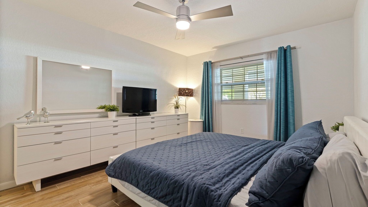Photo of Bedroom in Capri Isle
