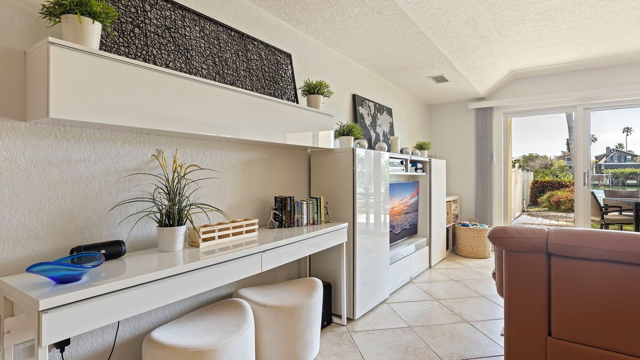 Photo of Livingroom in Capri Isle