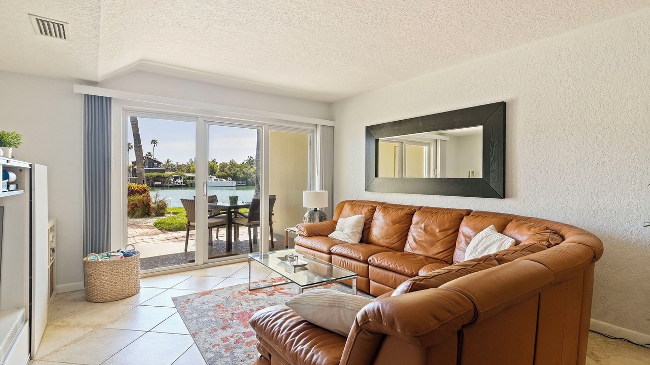 Photo of Livingroom in Capri Isle