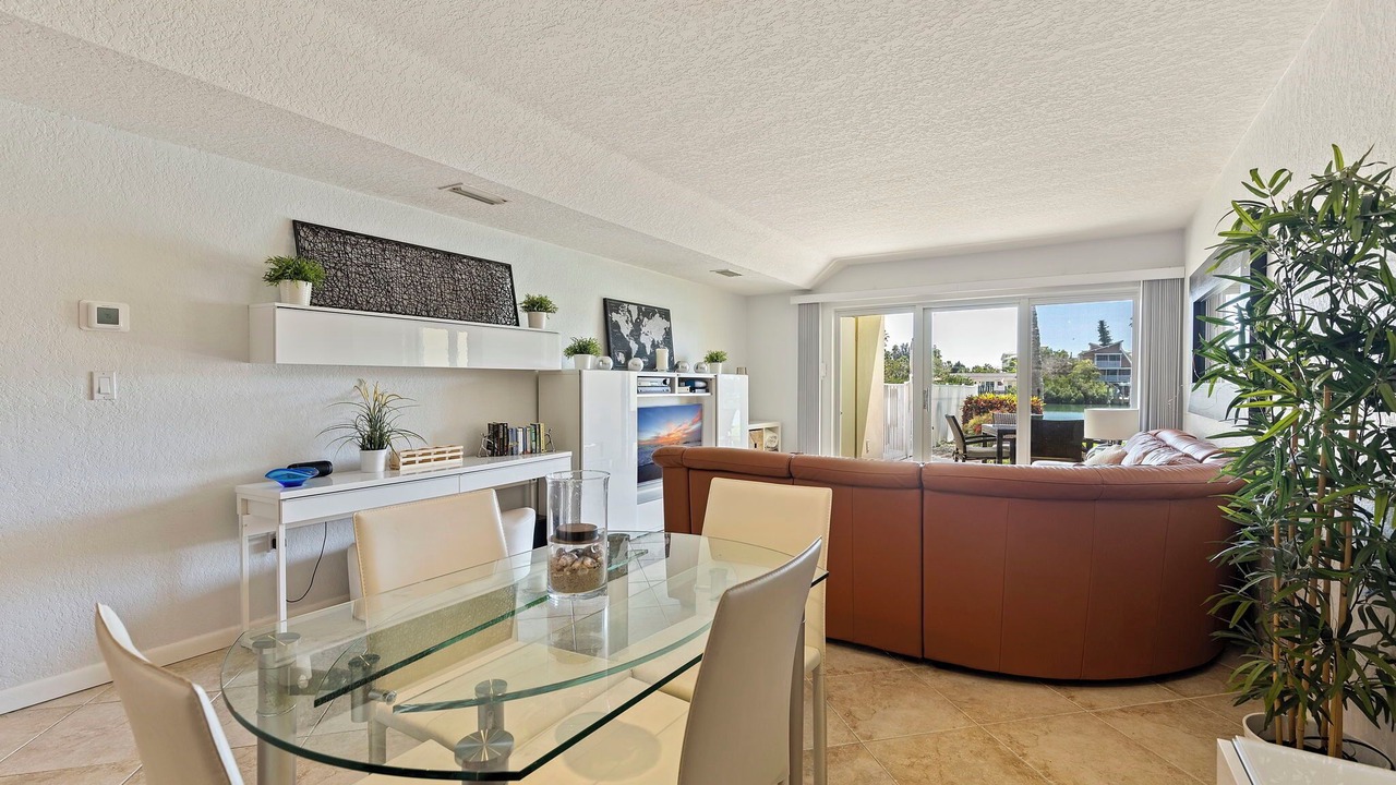 Photo of Livingroom in Capri Isle