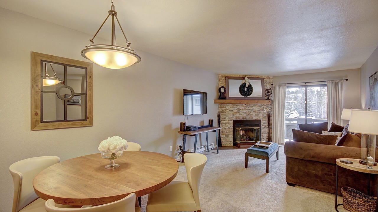 Photo of Bedroom in Peak 8
