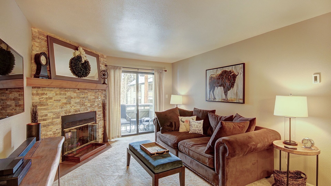 Photo of Livingroom in Peak 8