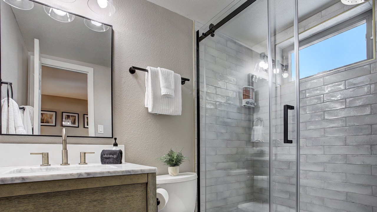 Photo of Bathroom in Peak 8