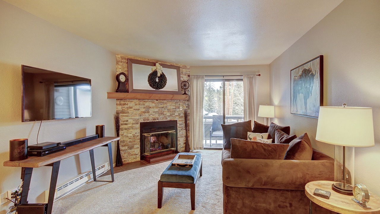 Photo of Livingroom in Peak 8