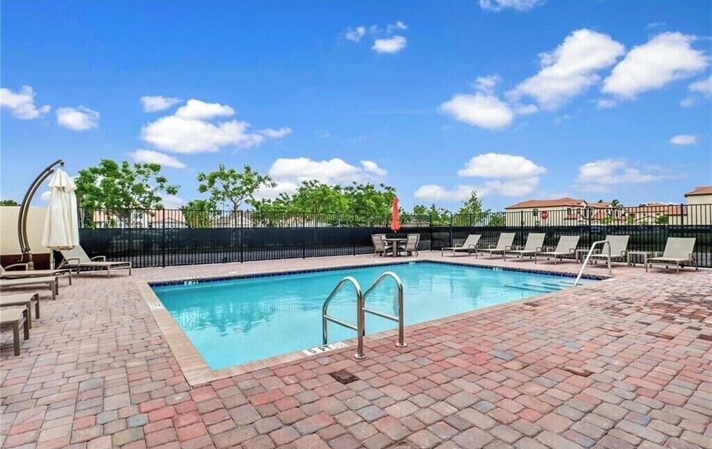 Photo of Outdoor in Pelican