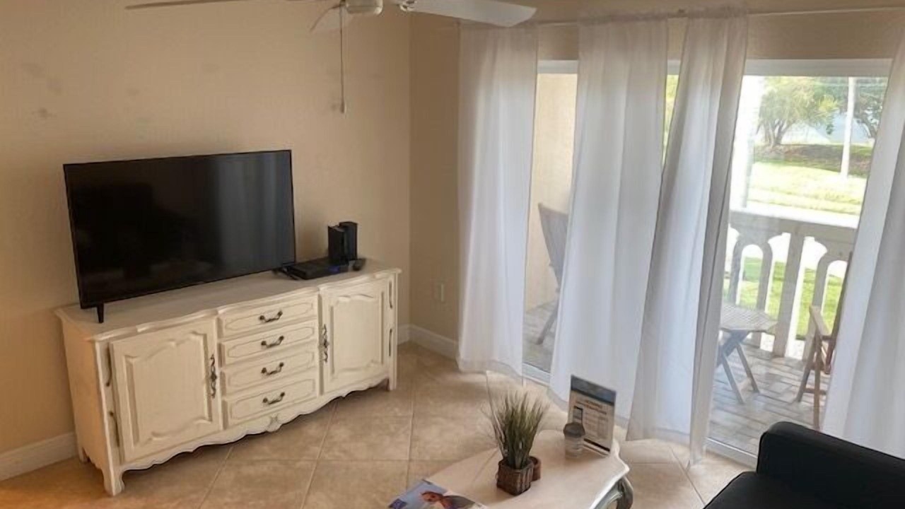 Photo of Livingroom in Capri Isle