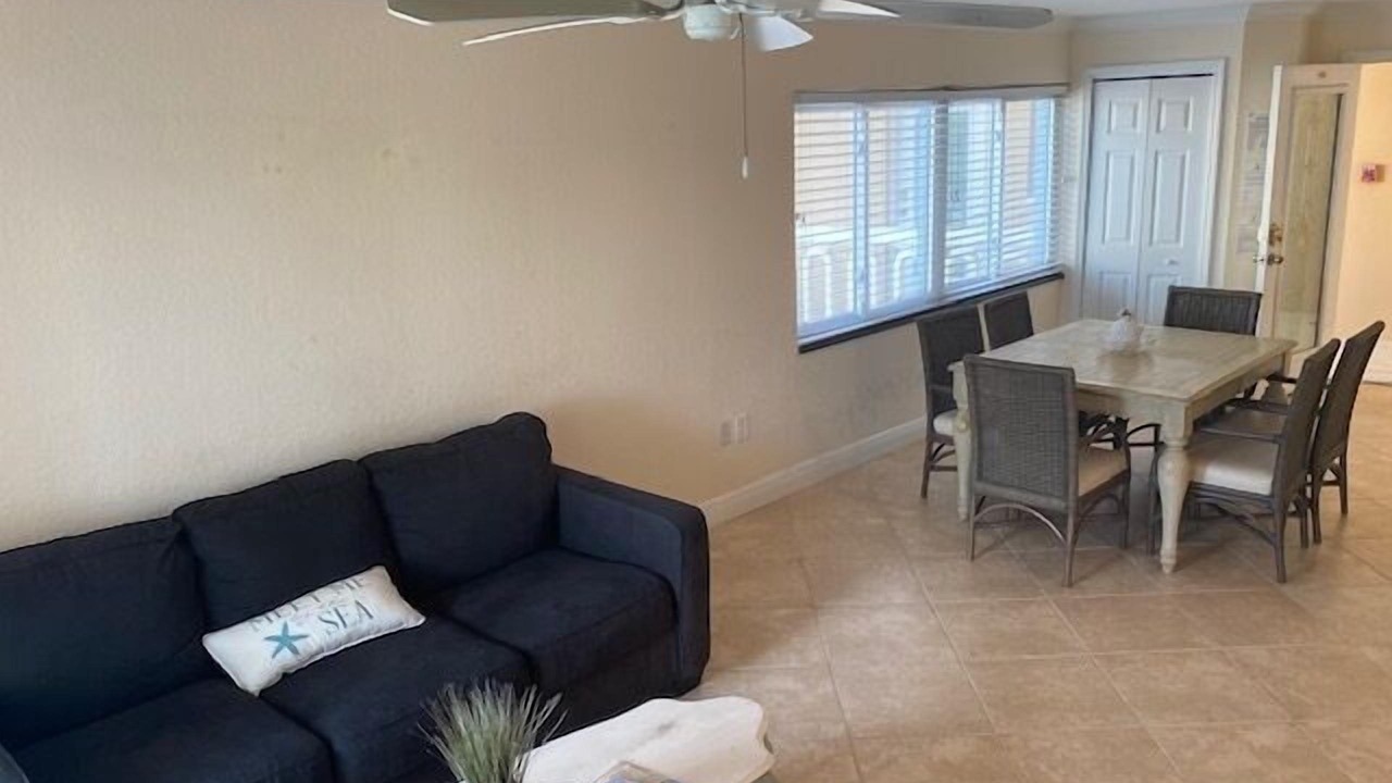 Photo of Livingroom in Capri Isle