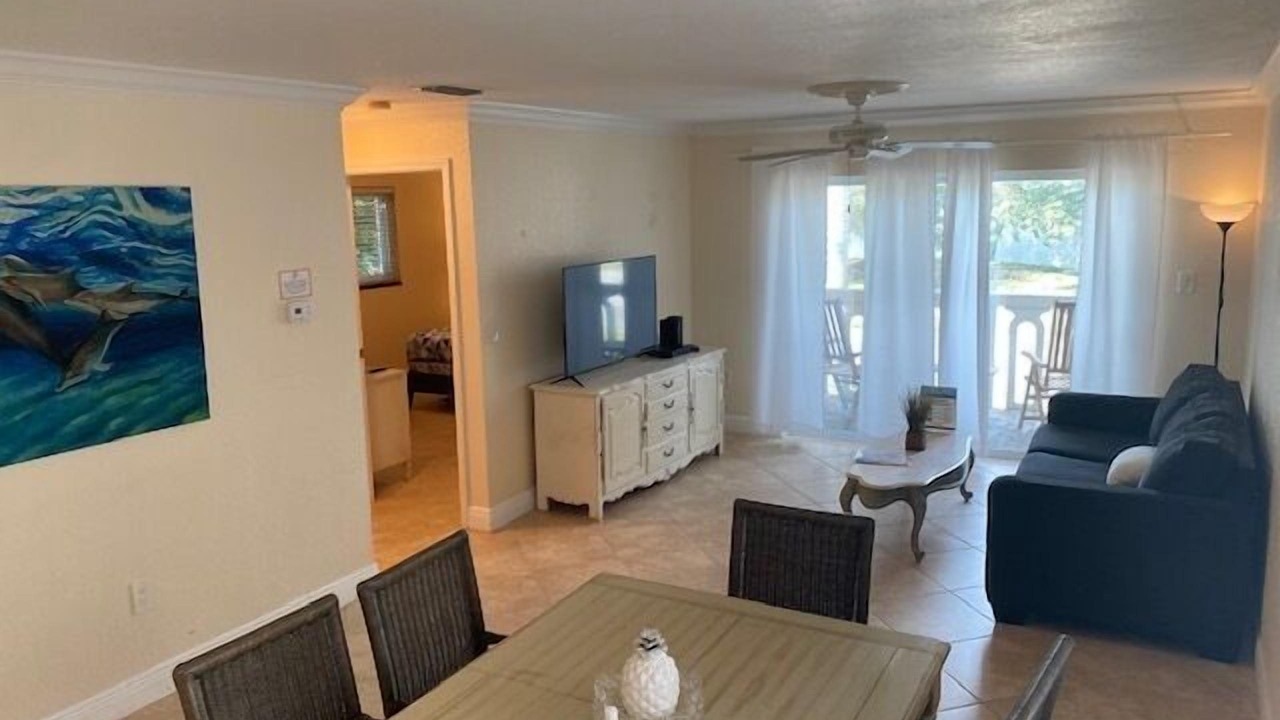 Photo of Livingroom in Capri Isle