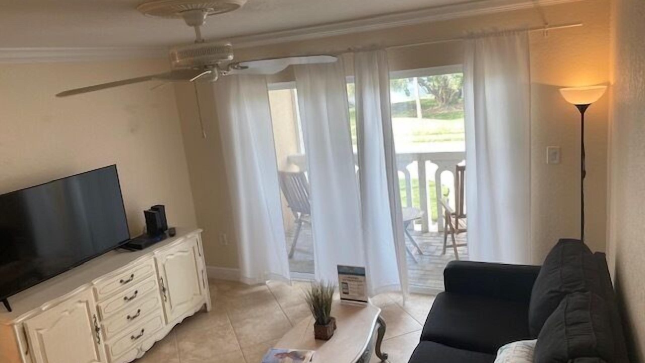 Photo of Livingroom in Capri Isle