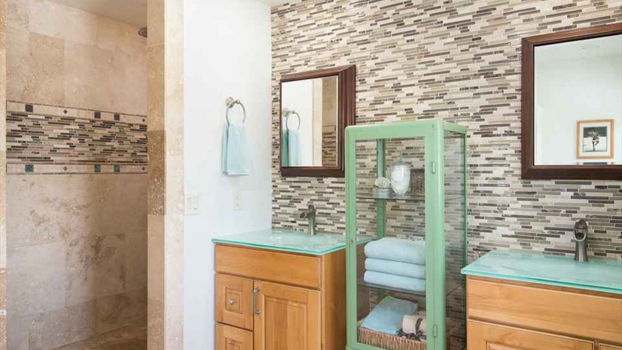 Photo of Bathroom in Kahaluu Bay
