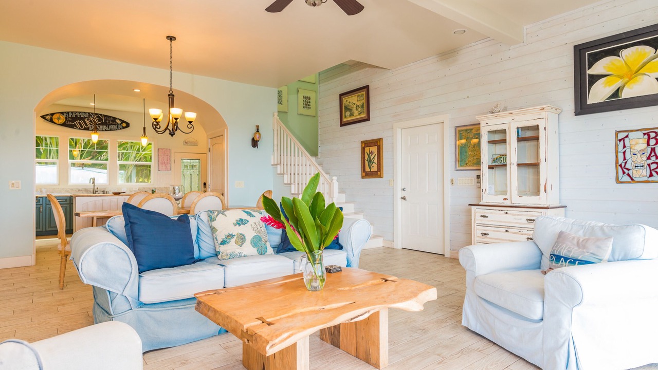 Photo of Livingroom in Kahaluu Bay