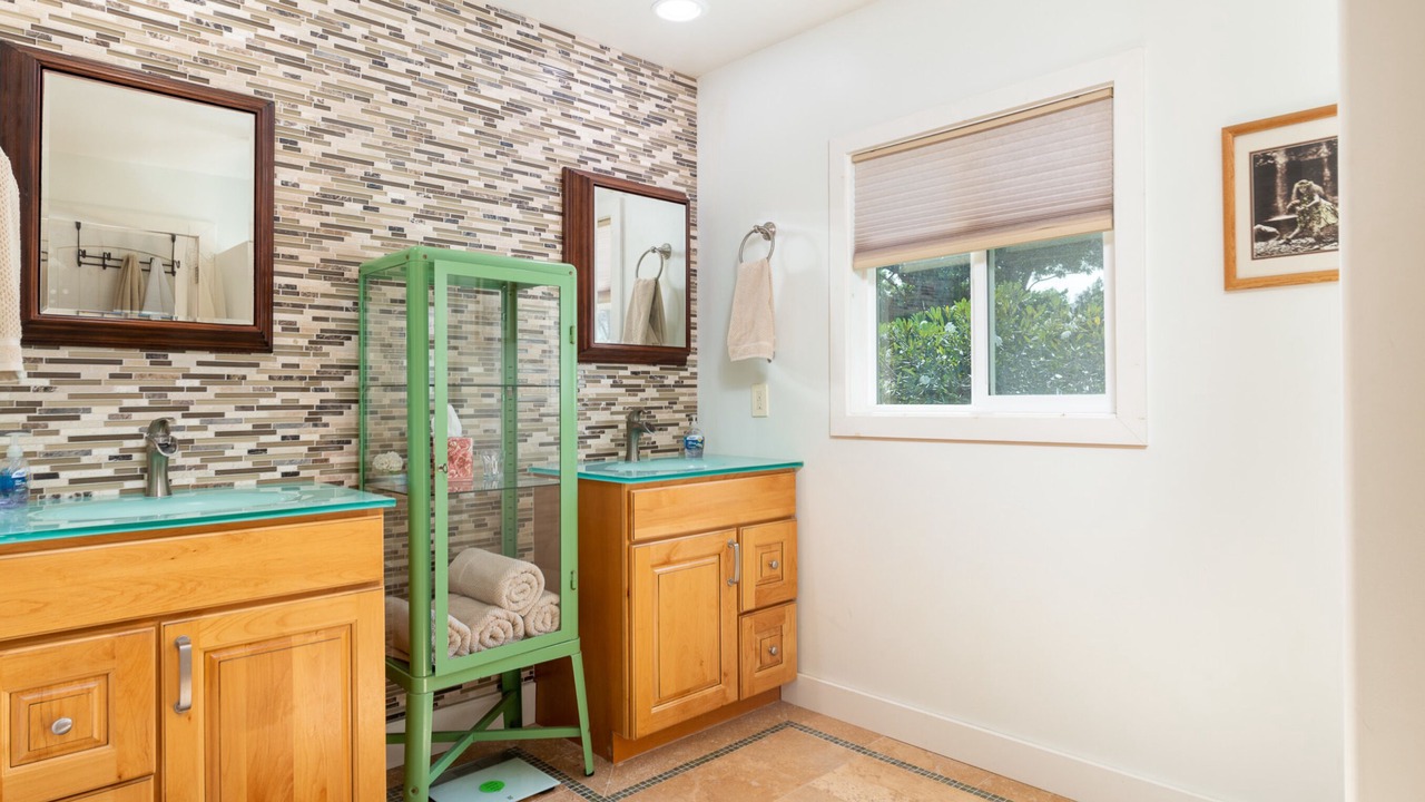 Photo of Bathroom in Kahaluu Bay