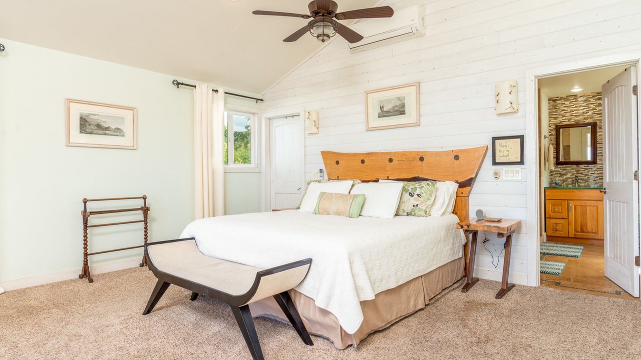 Photo of Bedroom in Kahaluu Bay