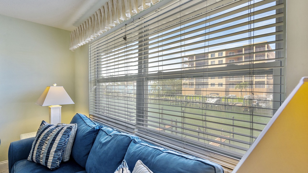 Photo of Livingroom in Treasure Island