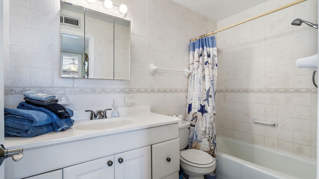 Photo of Bathroom in Treasure Island