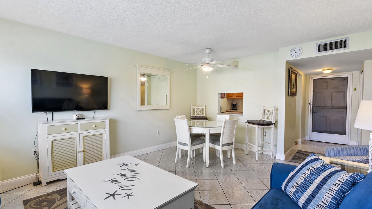 Photo of Livingroom in Treasure Island