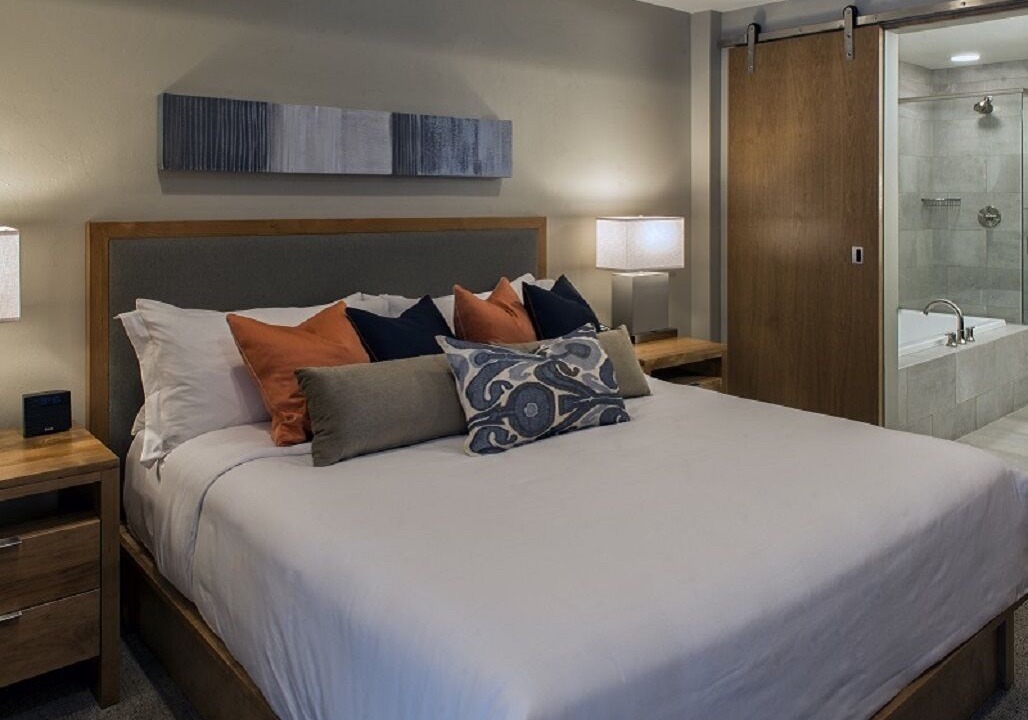Photo of Bedroom in Peak 8