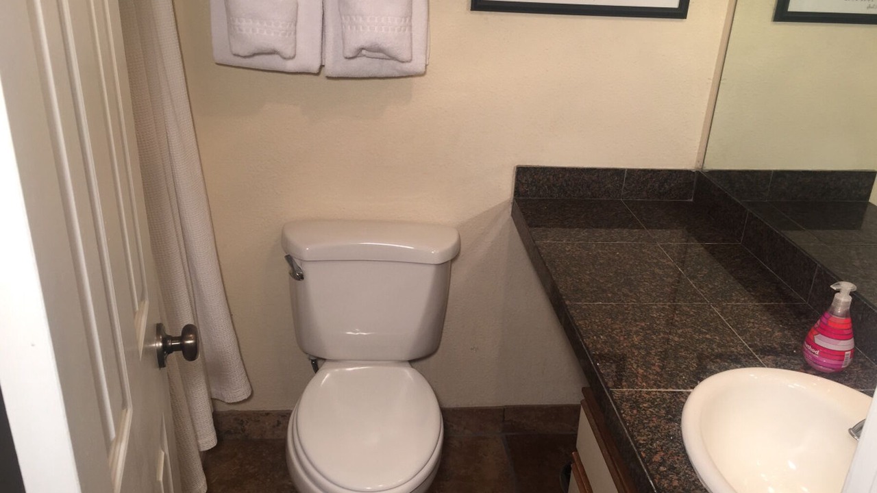 Photo of Bathroom in Four O'Clock