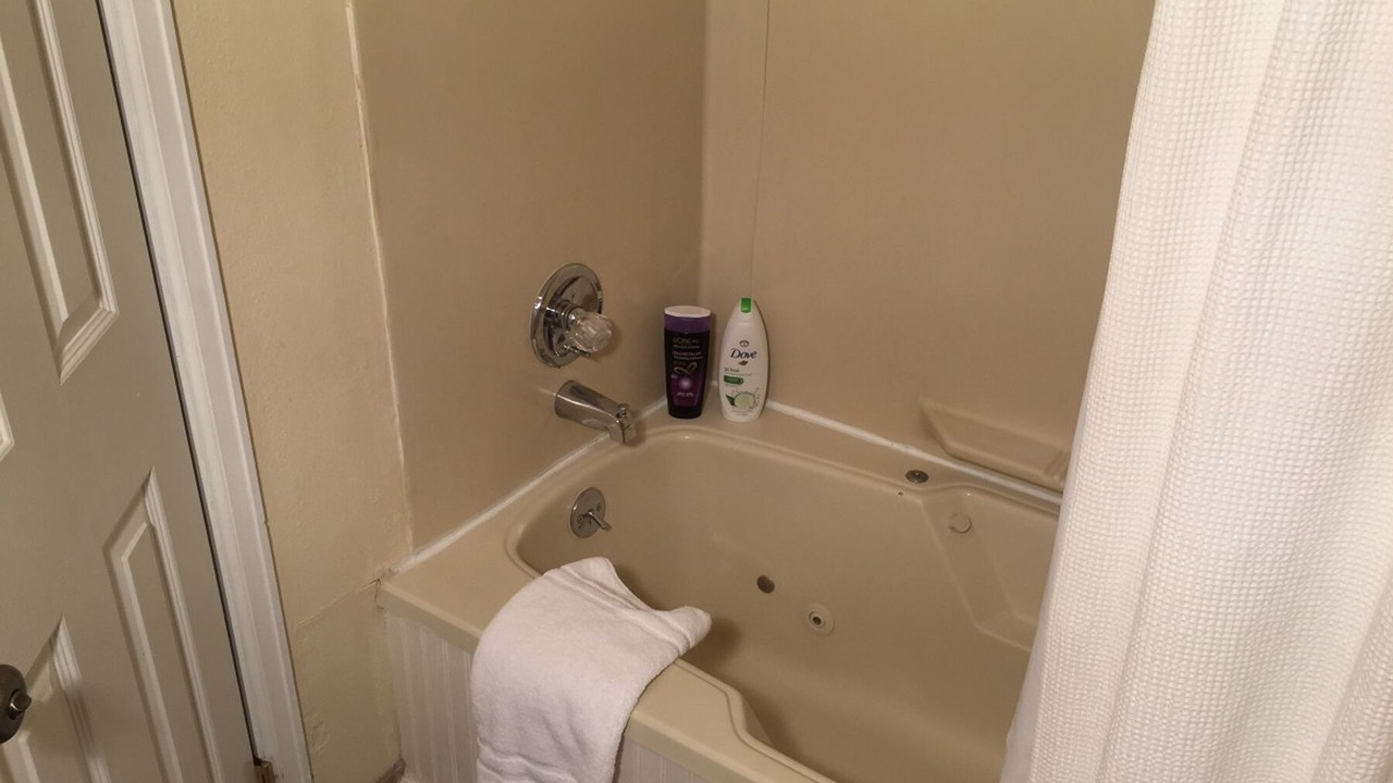 Photo of Bathroom in Four O'Clock