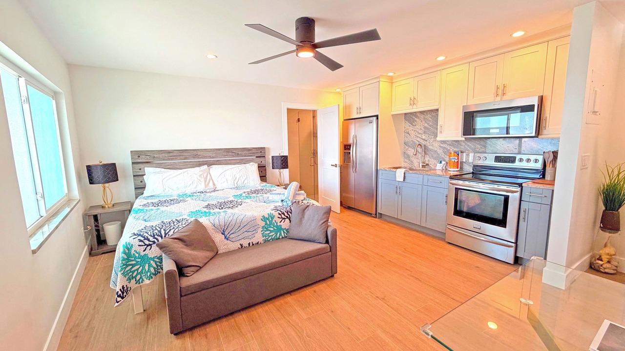 Photo of Bedroom in Pass-a-Grille Historic District