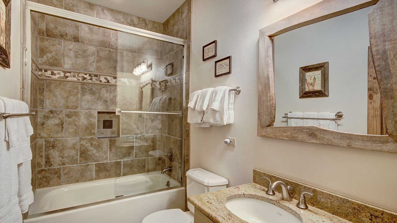 Photo of Bathroom in Four O'Clock