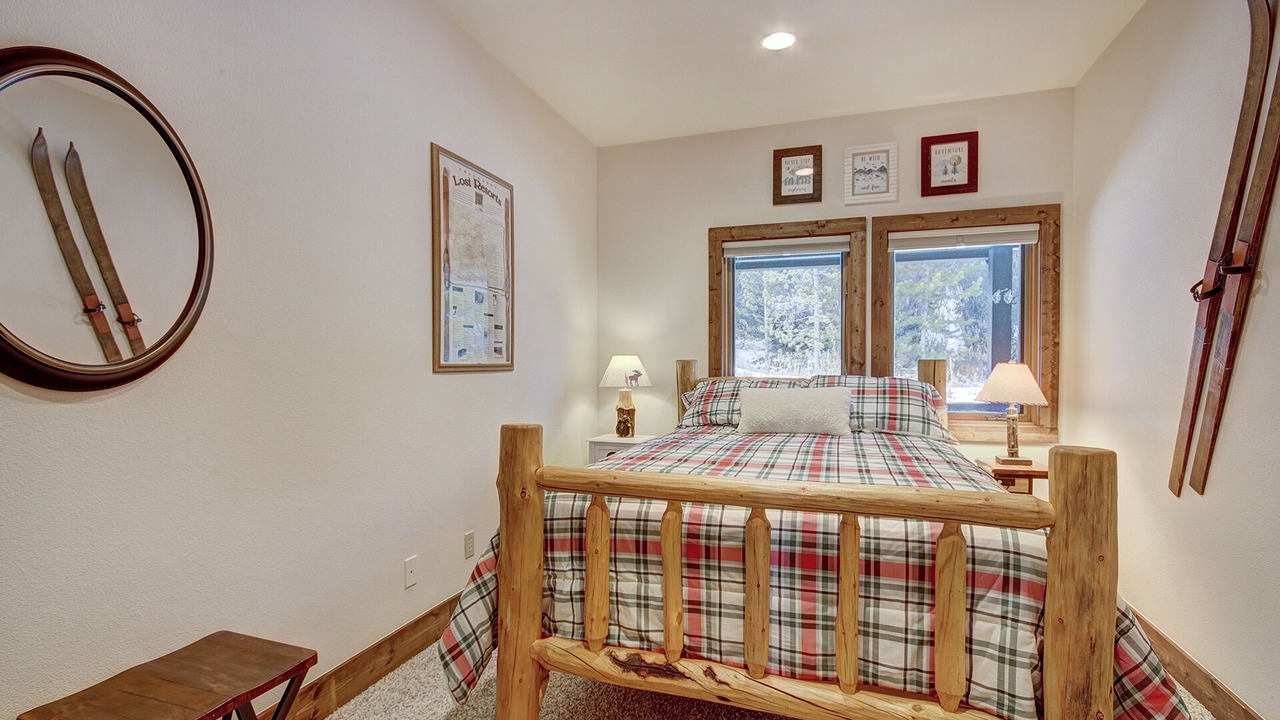 Photo of Bedroom in Four O'Clock