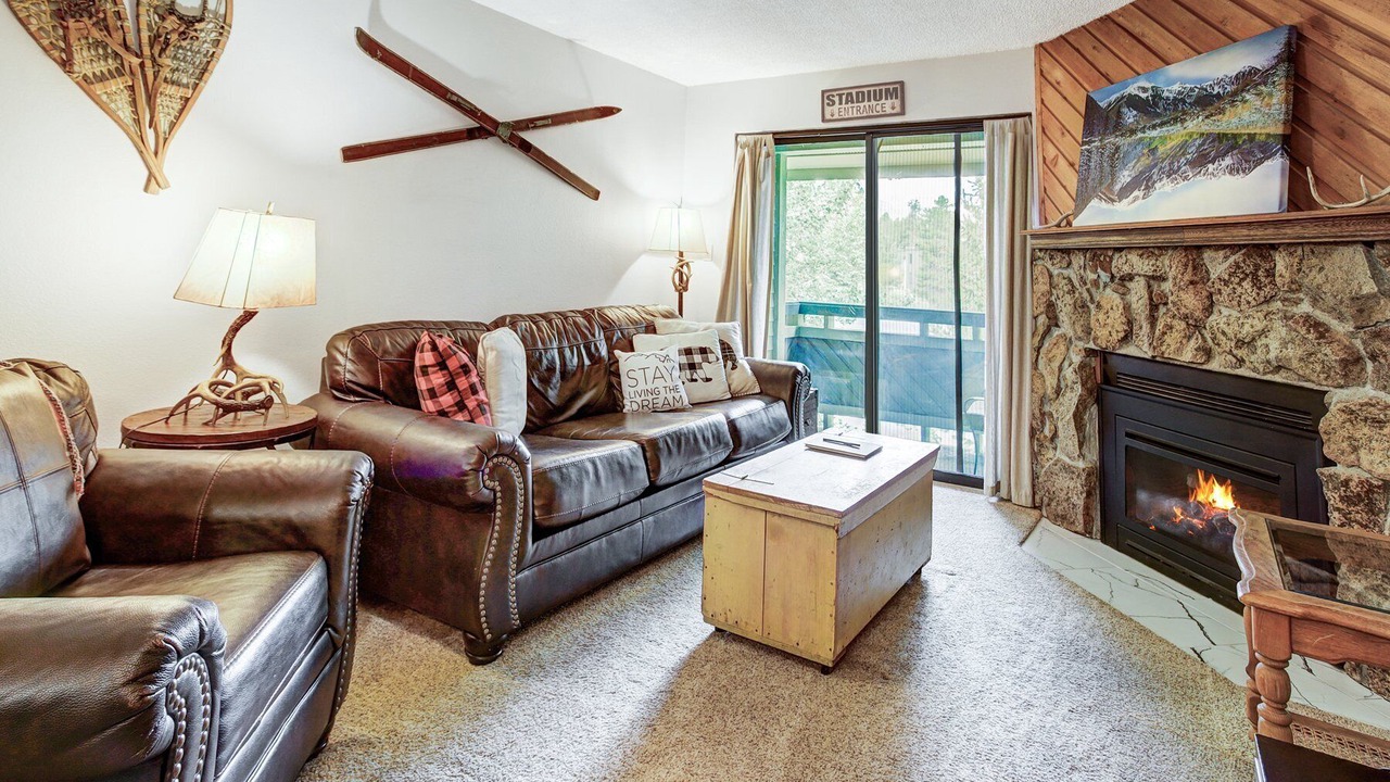 Photo of Livingroom in Peak 8