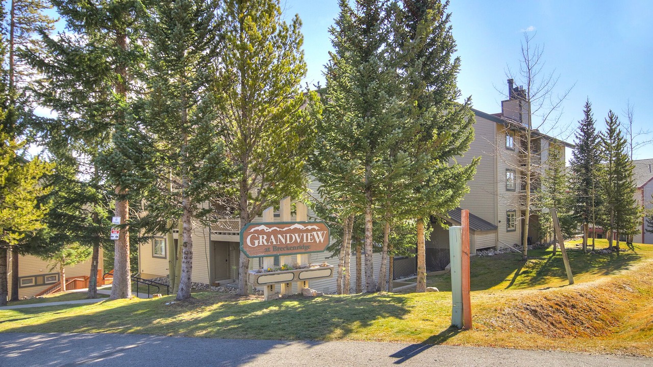Photo of Outdoor in Peak 8