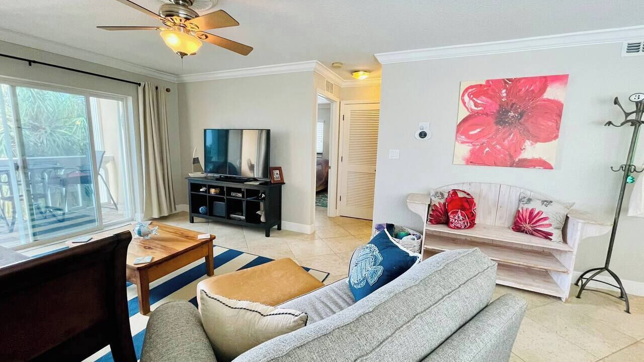 Photo of Livingroom in Capri Isle