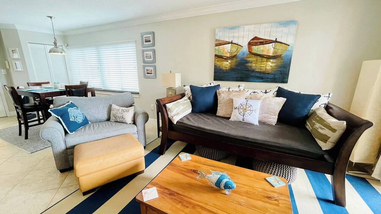 Photo of Livingroom in Capri Isle