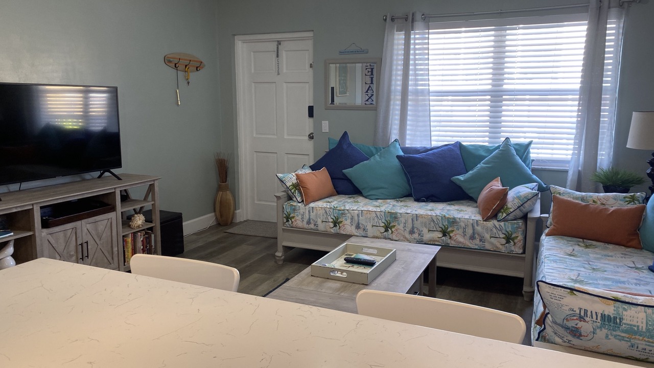 Photo of Livingroom in Treasure Island