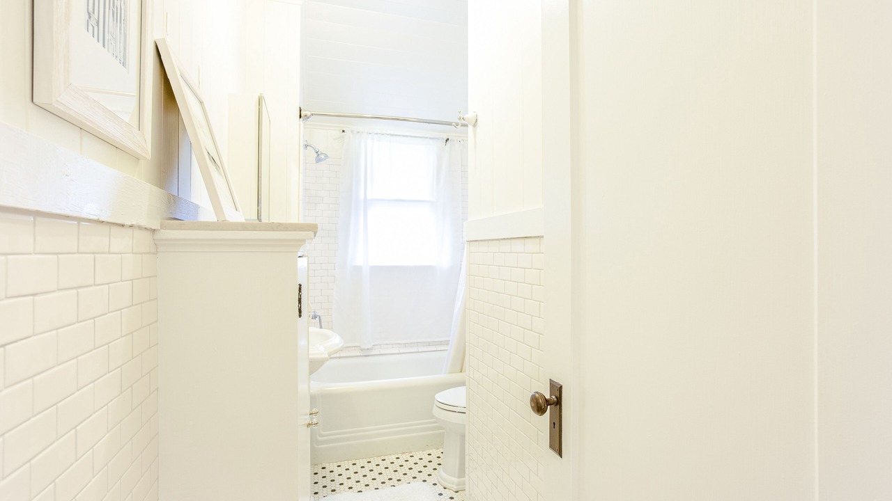 Photo of Bathroom in Diamond Head - Kapahulu - St. Louis