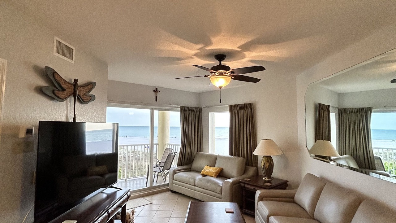 Photo of Livingroom in Treasure Island