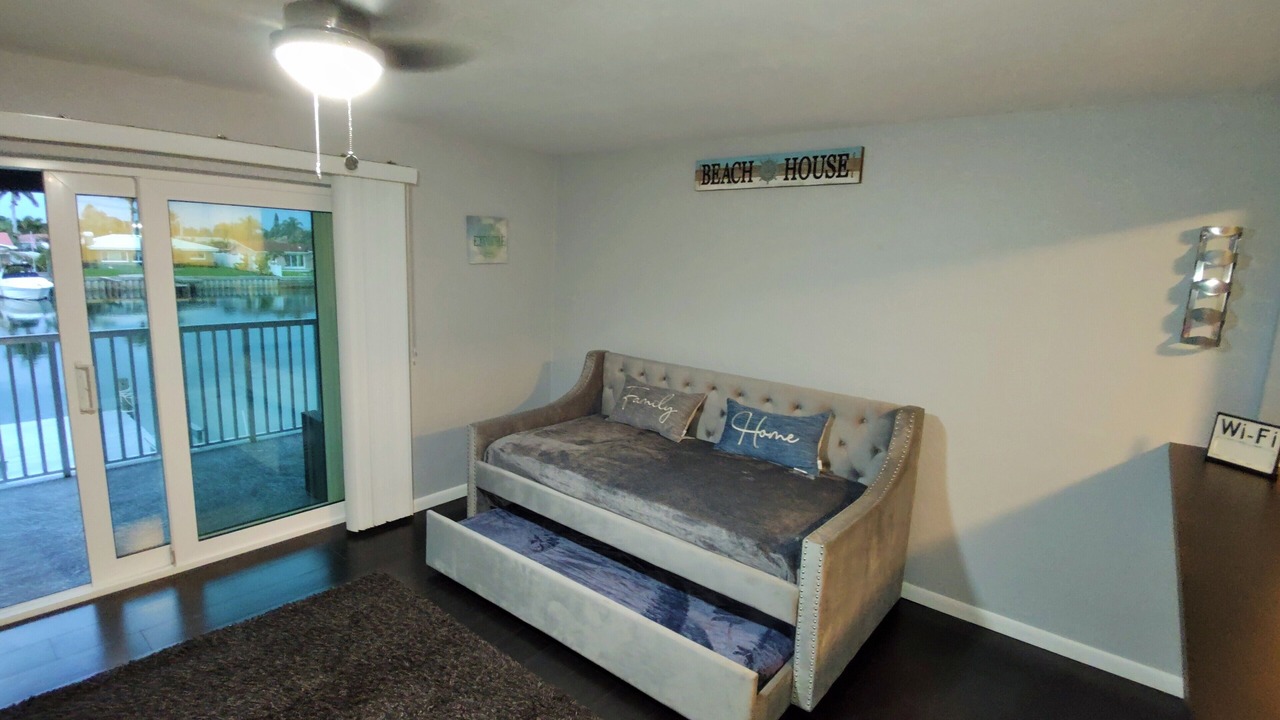 Photo of Livingroom in Capri Isle