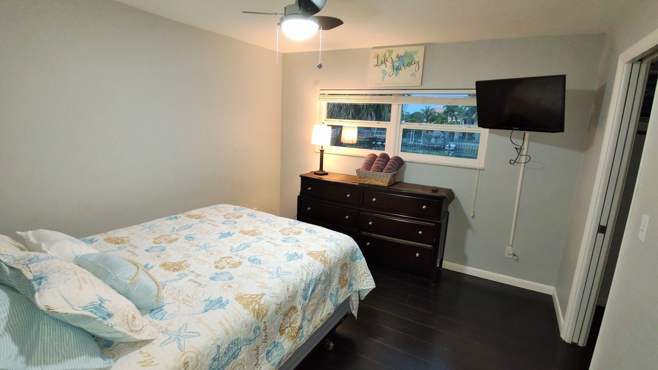 Photo of Bedroom in Capri Isle