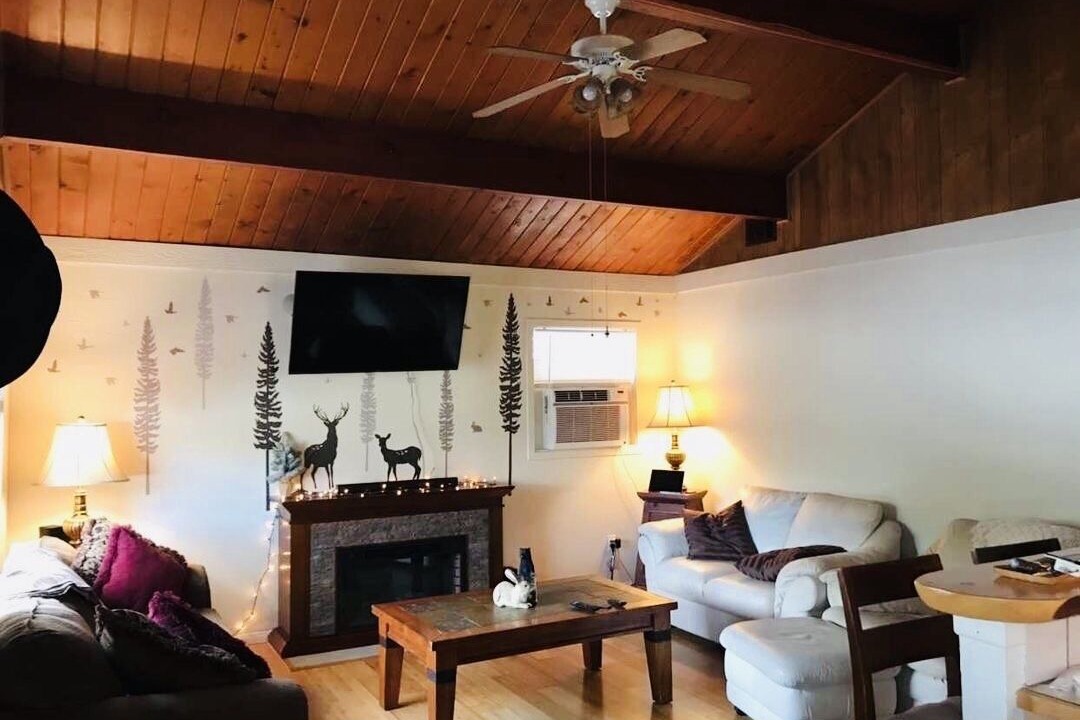 Photo of Livingroom in Crestline