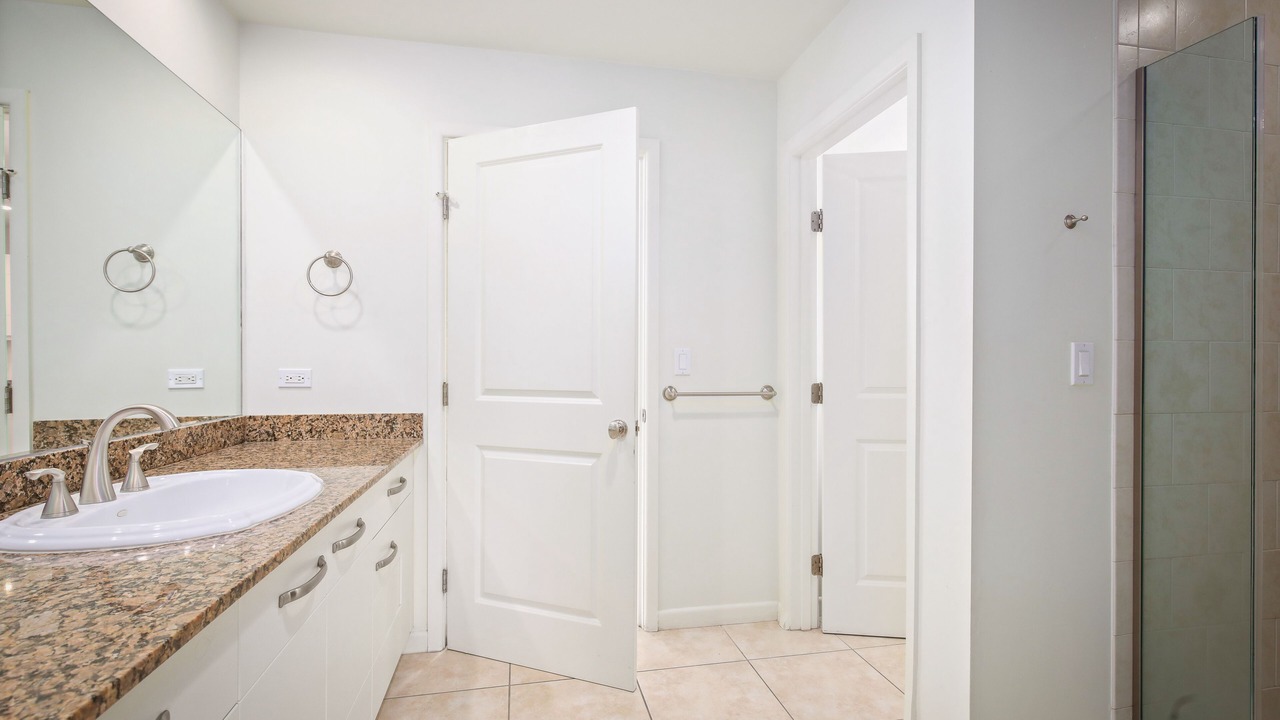 Photo of Bathroom in Kahaluu-Keauhou