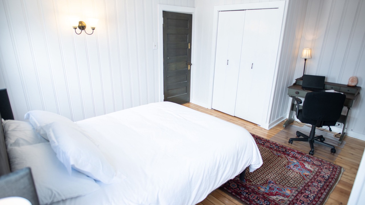 Photo of Bedroom in South Side Slopes