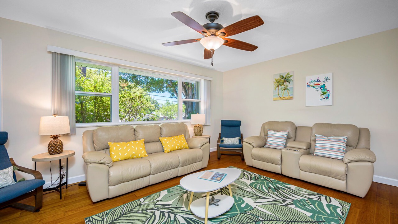 Photo of Livingroom in Harbor Hills