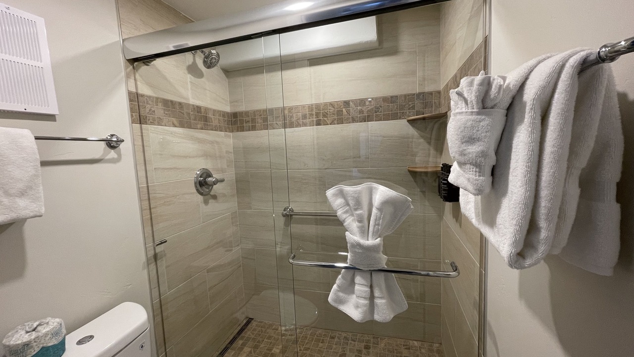 Photo of Bathroom in Peak 9