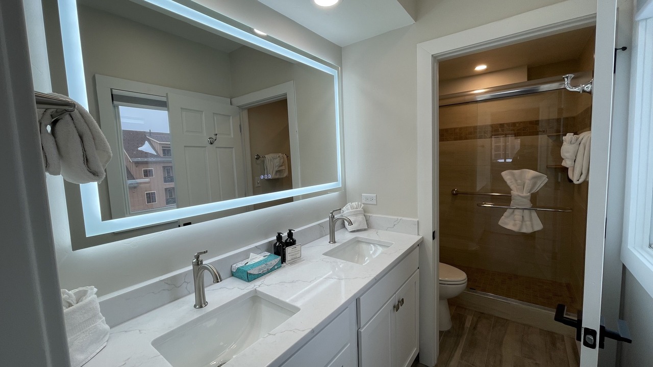 Photo of Bathroom in Peak 9