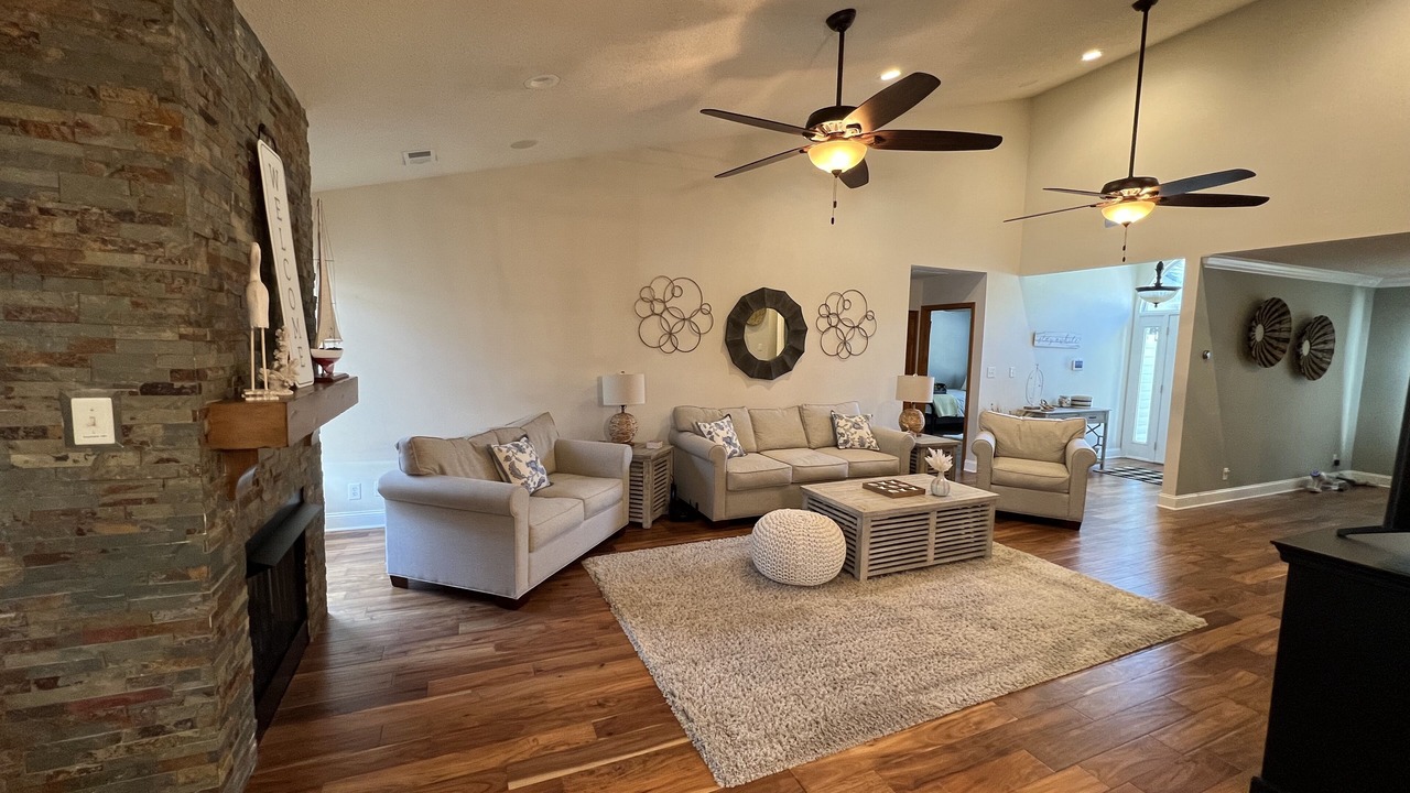 Photo of Livingroom in Longs