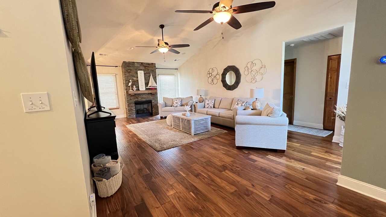 Photo of Livingroom in Longs