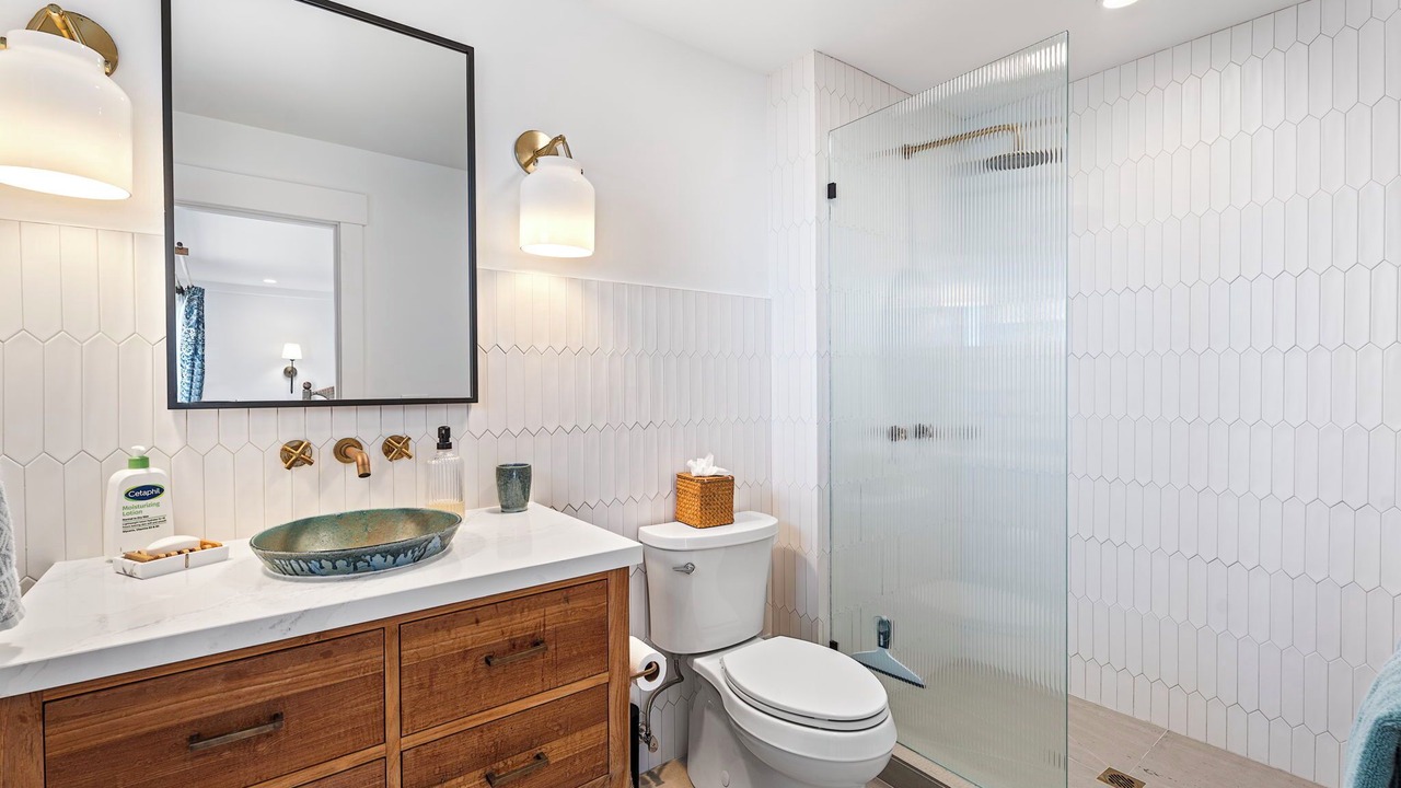 Photo of Bathroom in Kahaluu Bay