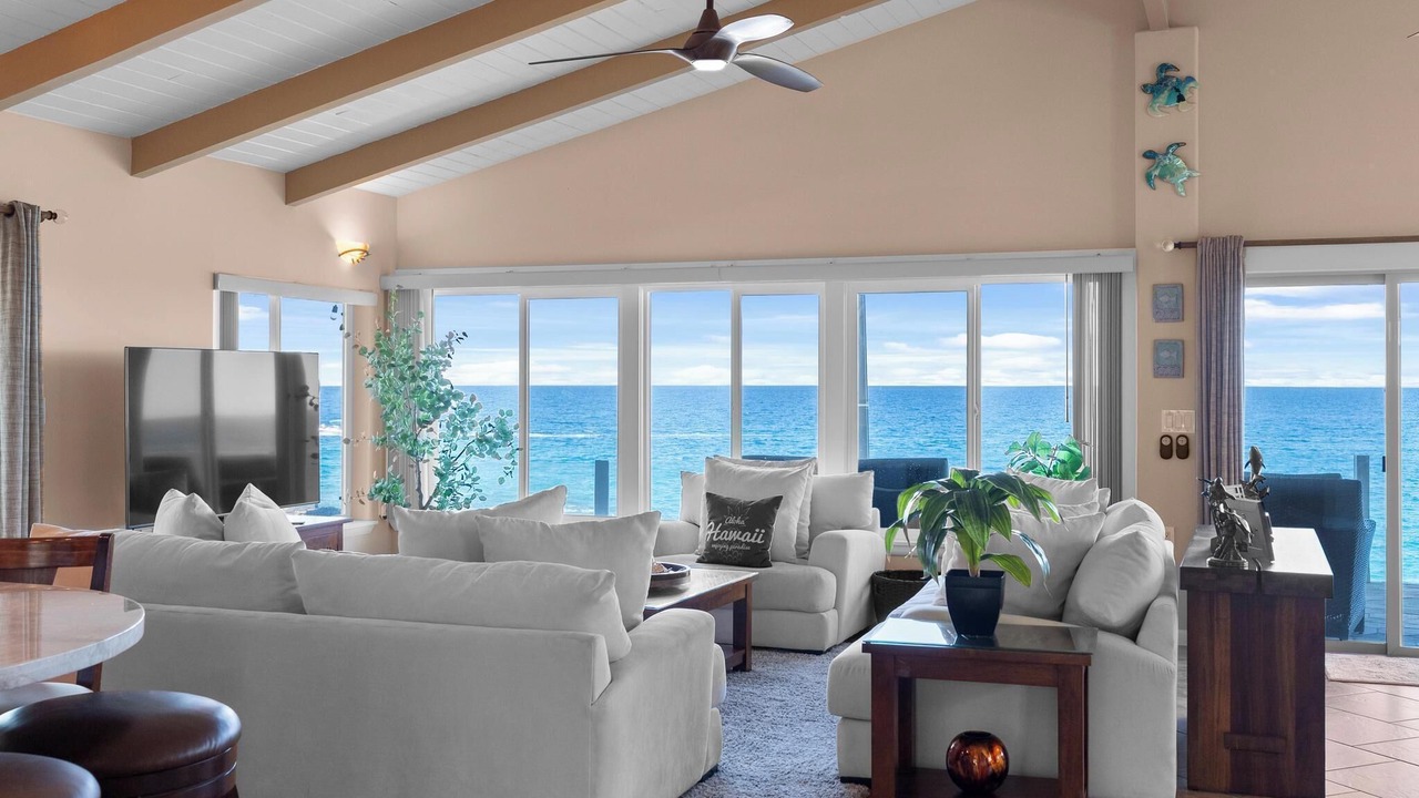Photo of Livingroom in Kahaluu Bay