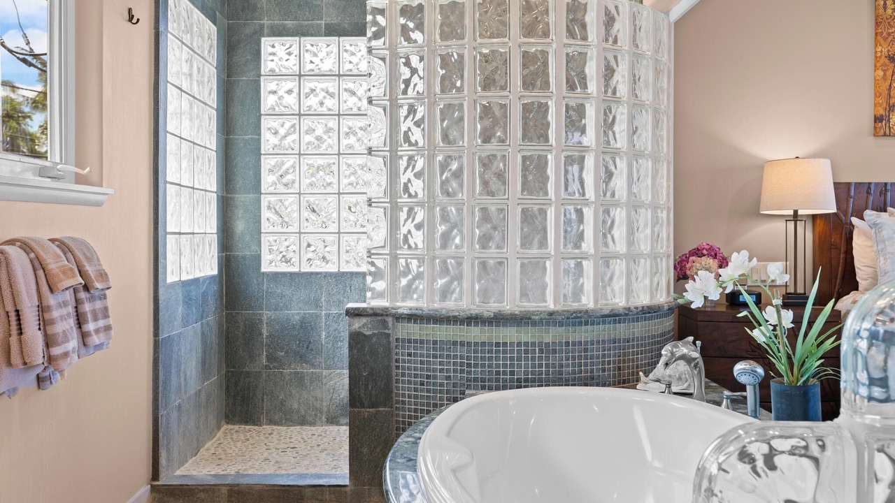 Photo of Bathroom in Kahaluu Bay