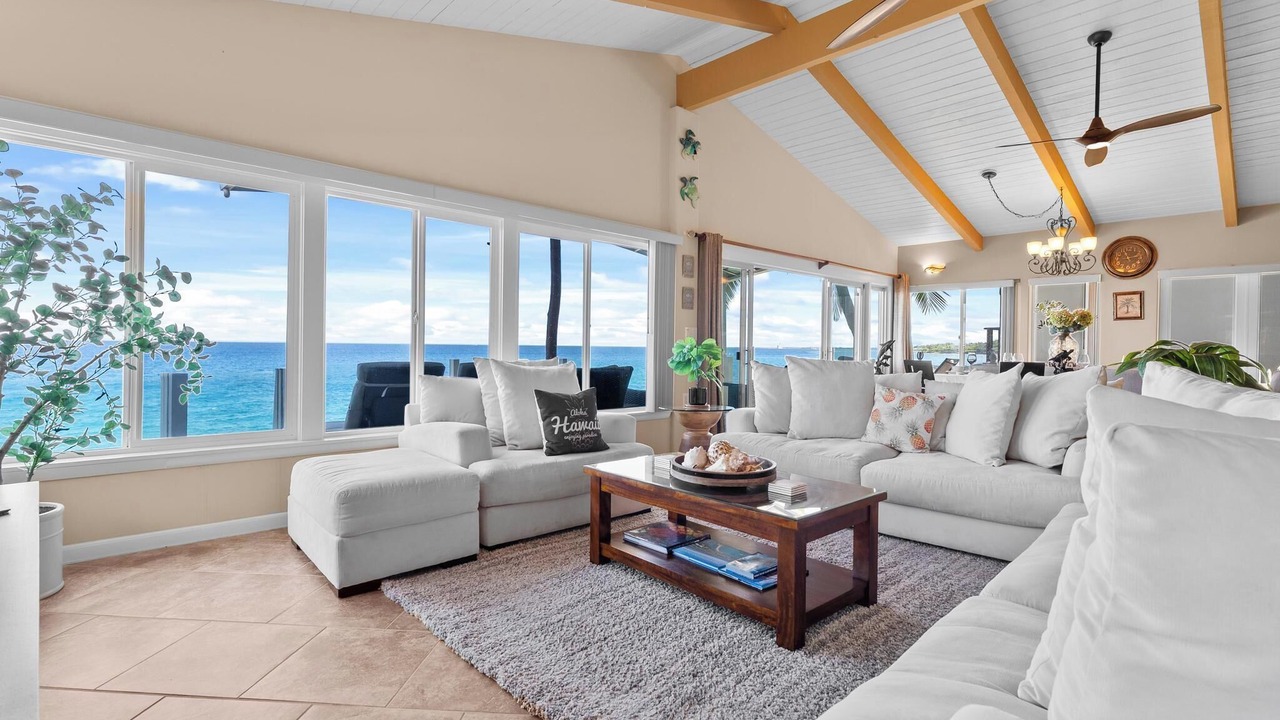 Photo of Livingroom in Kahaluu Bay