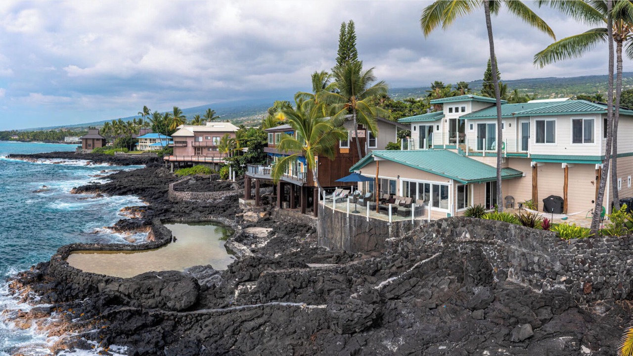 Photo of Others in Kahaluu Bay