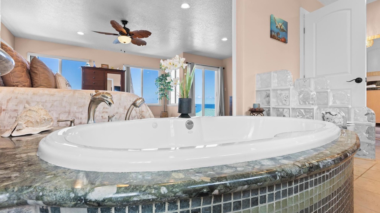 Photo of Bathroom in Kahaluu Bay