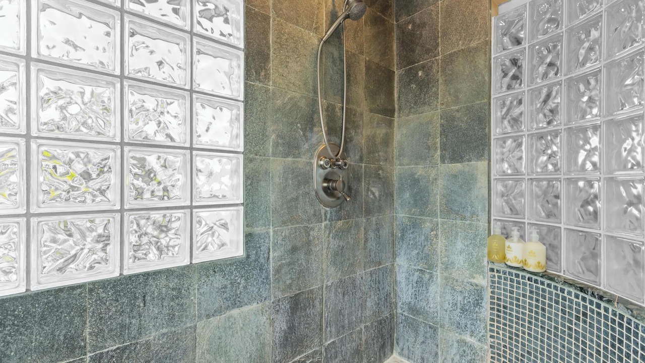 Photo of Bathroom in Kahaluu Bay